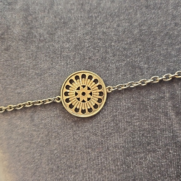 NWOT Silver-Tone Floral Station Long Necklace with Matching Dangle Earrings - Picture 3 of 8